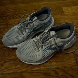 Fairly new brooks, size women’s 7
